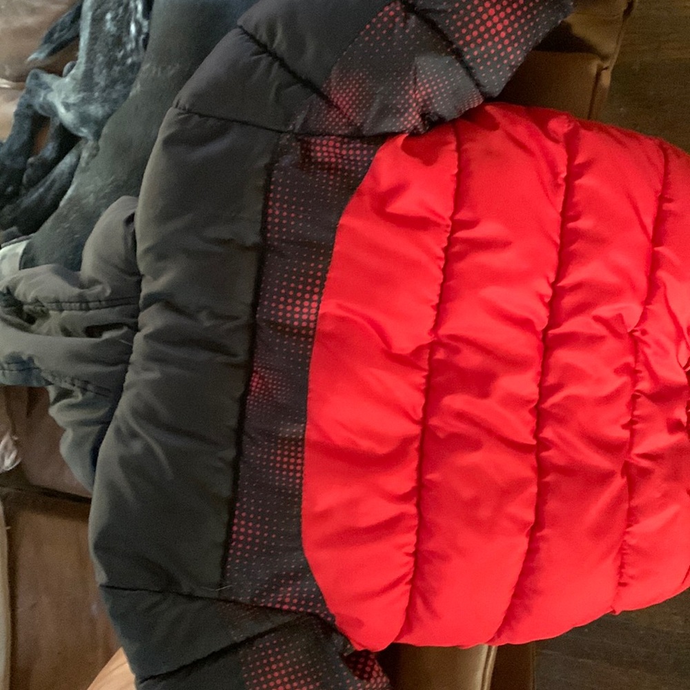 Vertical 9 boys size 5 6 red puffy winter jacket coat